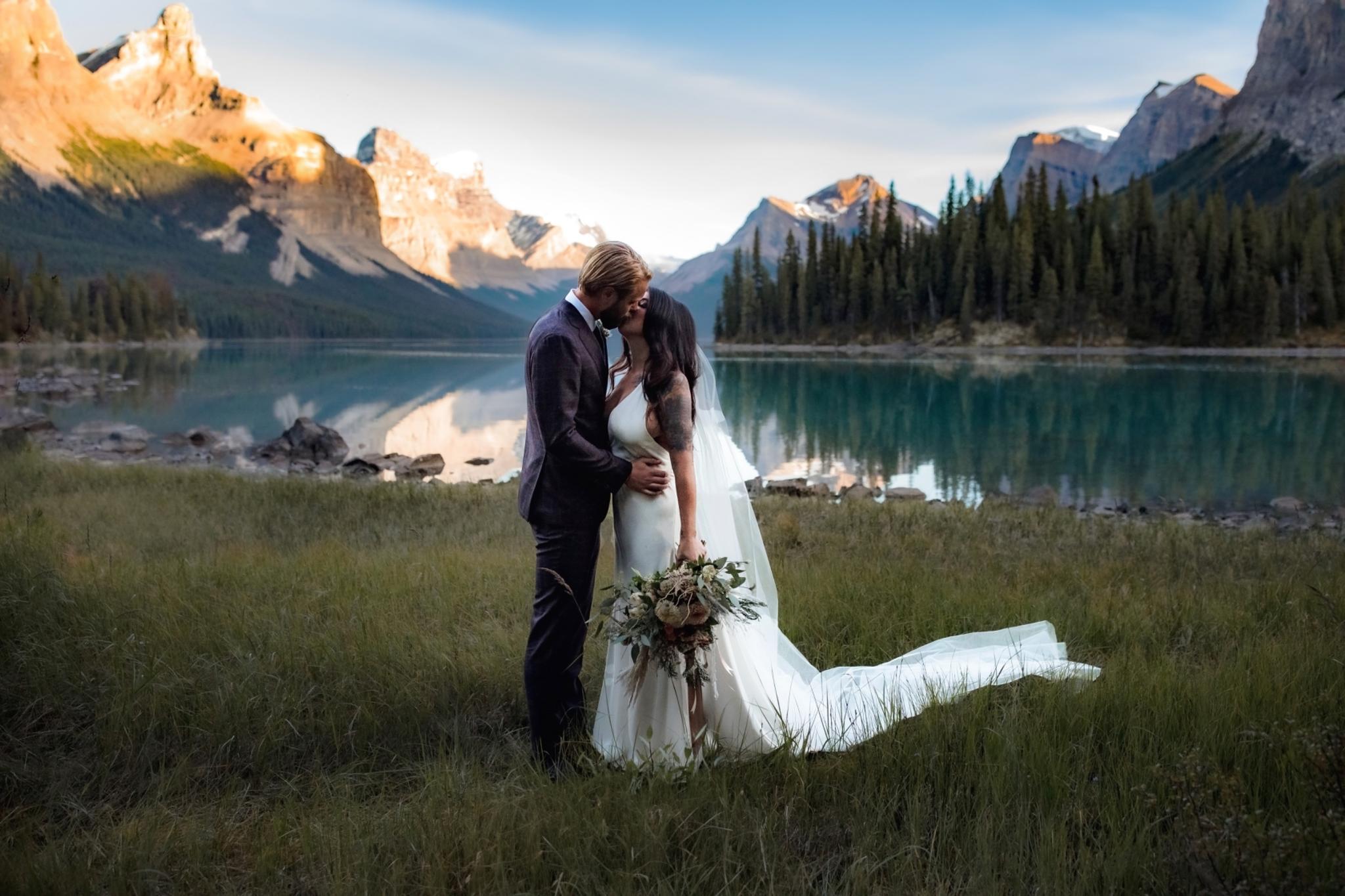 A Picturesque Jasper Wedding: Sarah & Gabriel's Intimate Celebration
