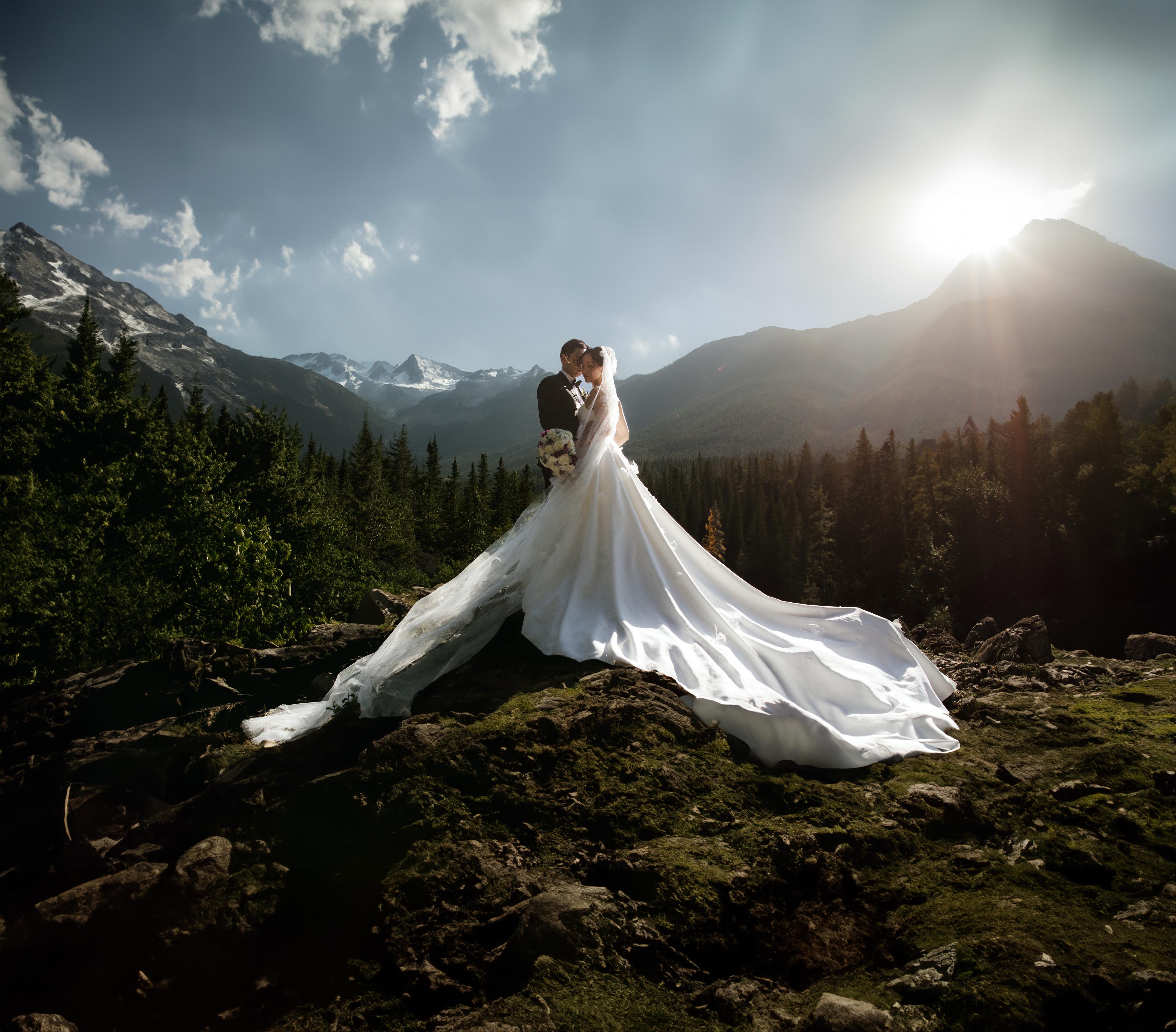 Banff Wedding Photographer Jenna Grey Captures Gorgeous Luxury Wedding