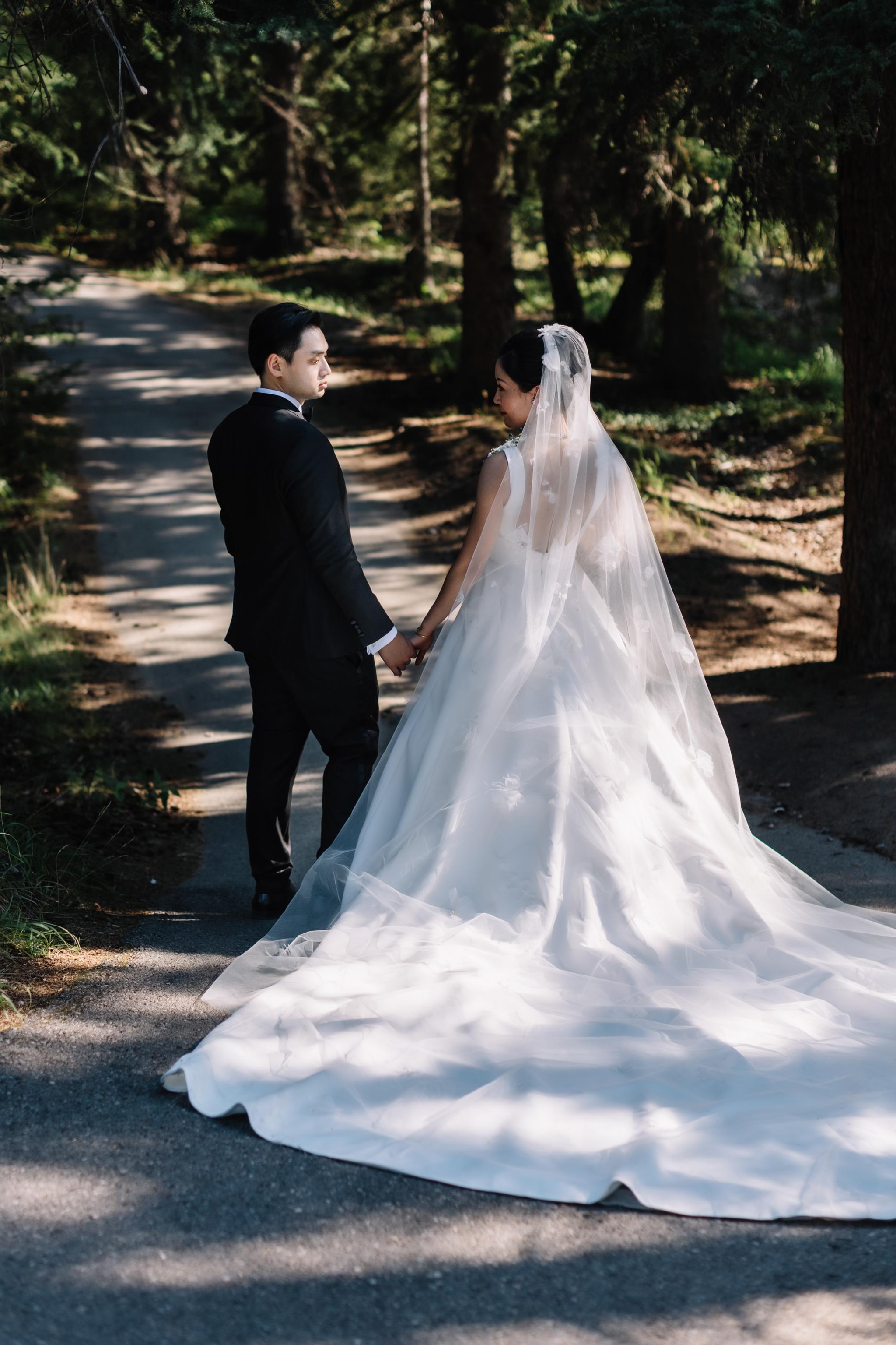 Banff Wedding Photographer Jenna Grey Captures Gorgeous Luxury Wedding